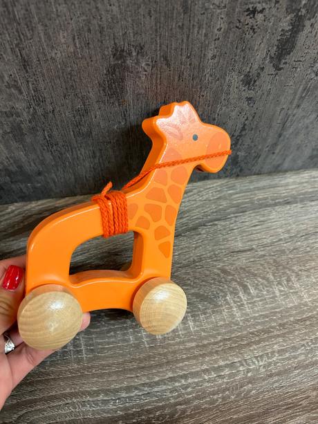 Hape saso na nastrkovanie a zirafa na tahanie, 