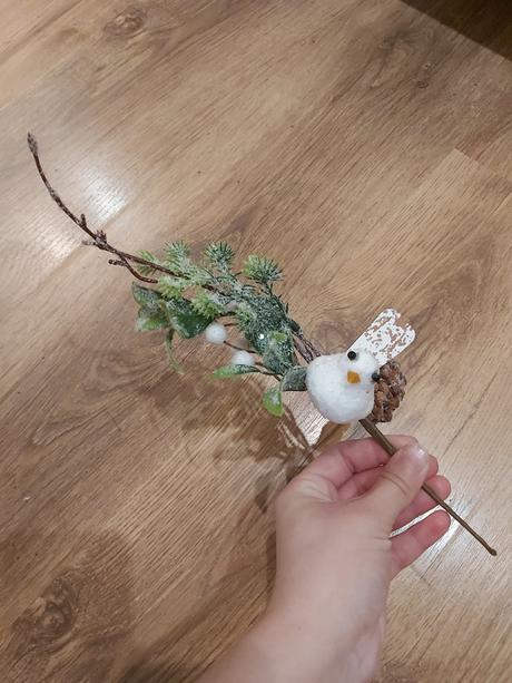 Ozdobný konárik s vtáčikom., 