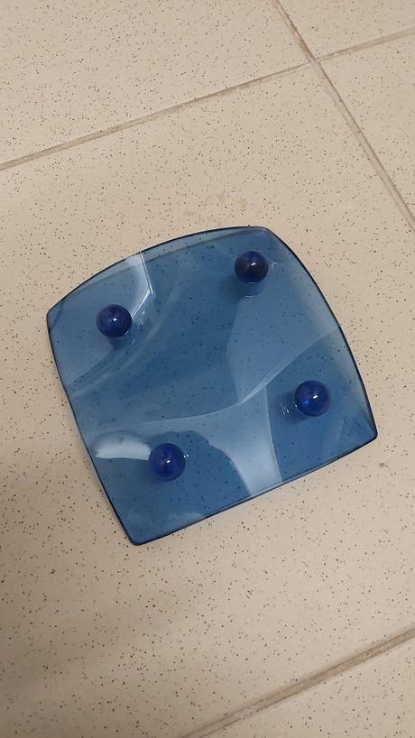 Sklená modrá štvorcová tácka na nožičkách, 