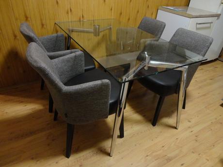 Sklenený jedálenský stôl, 