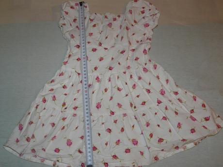 Šaty s ružičkami, 92