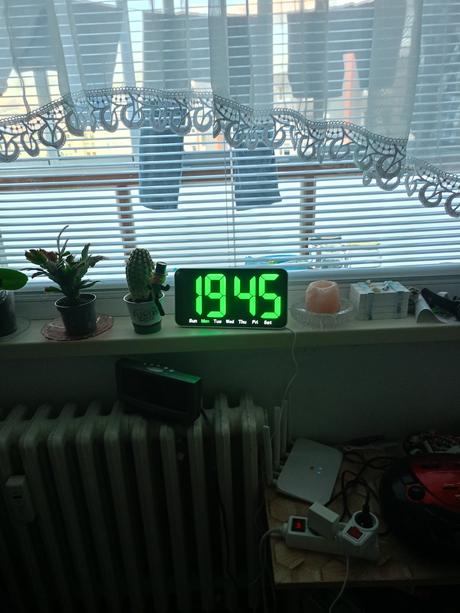 Hodiny elektrické budík,
