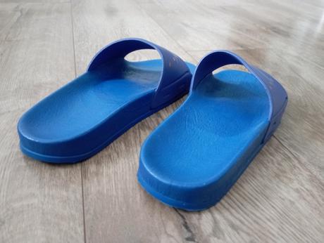 Šľapky k bazénu, 36