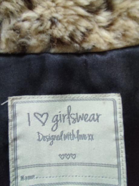 Teplá tigrova vesticka, 140