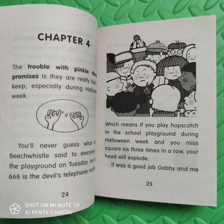 Daisy and the trouble with vampires,