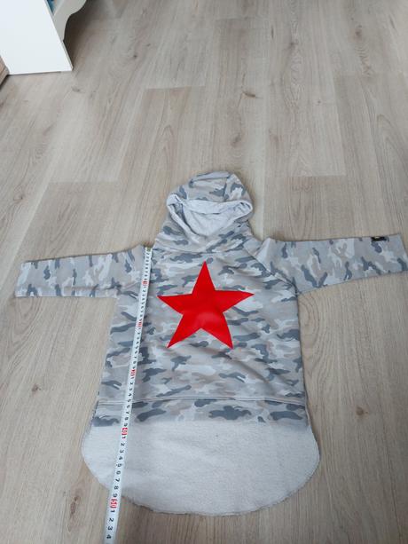 Piskacia mikina puki, 104