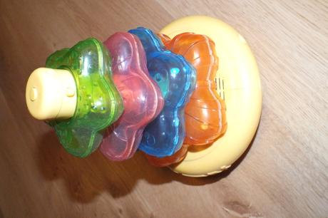 Svetelno vukova pyramida fisher price,