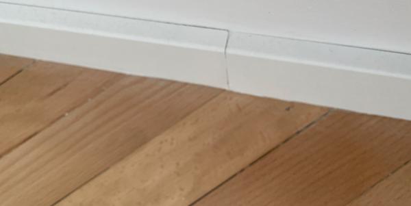 Čím zlepšiť lišty k stene?