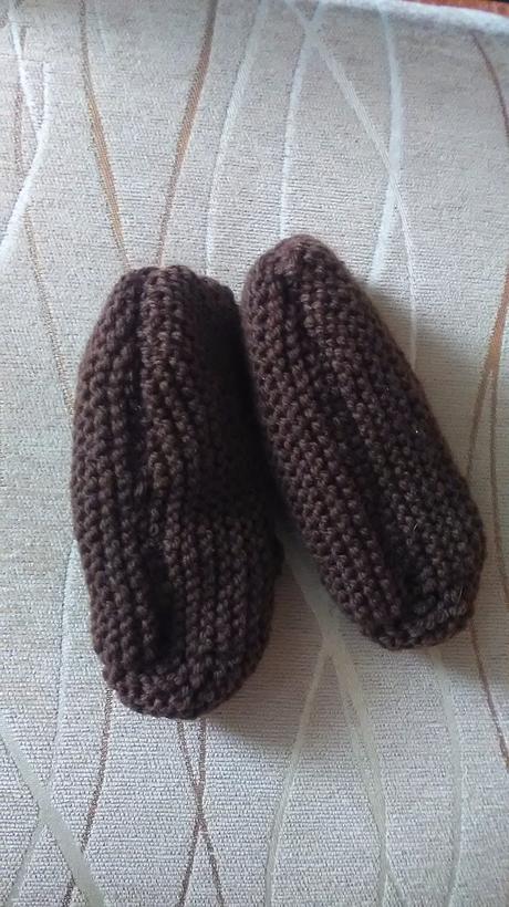 Hnedé pletené papučky, 23