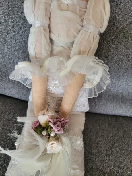 Tilda bábika nevesta, 