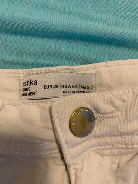 Biele riflove kratasy, bershka,36