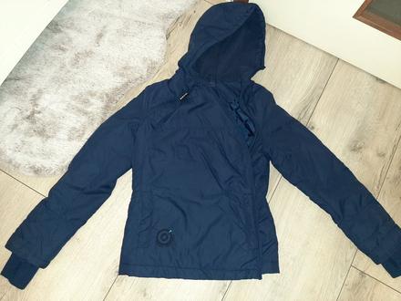 Bunda so šikmím zapínaním sublevel, s