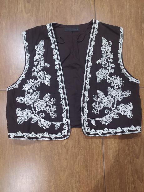 Vesta s výšivkou, zara,m