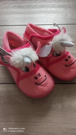 Papučky jednorožec, 24