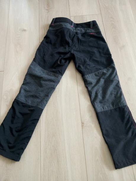 Športové nohavice, 128