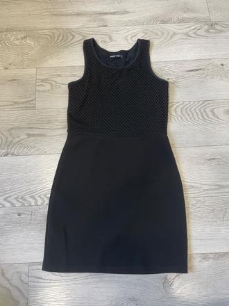 Čierne minišaty, s