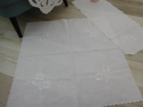 Obrus ručne vyšívaný biely,