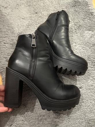 Členkové čižmy, 39