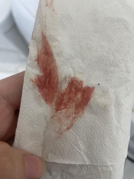 Krv po utieraní v tehotenstve