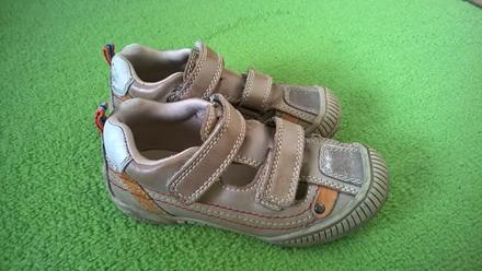 Bledohnedé poltopánky, bubble gummers,27