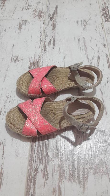 Sandalky, mayoral,28