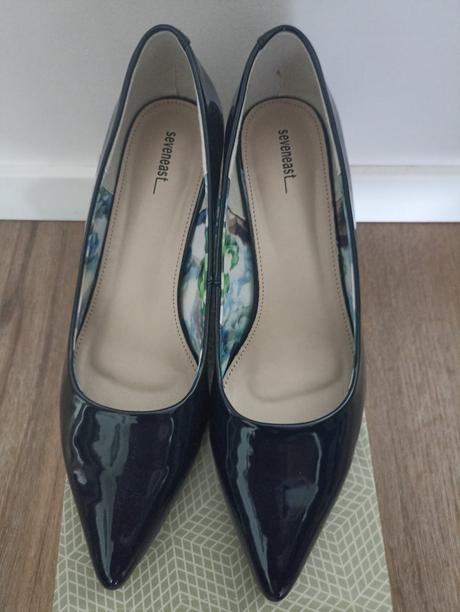 Lakovane lodicky, 41