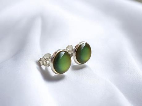 Náušnice meniace sa podľa nálady,