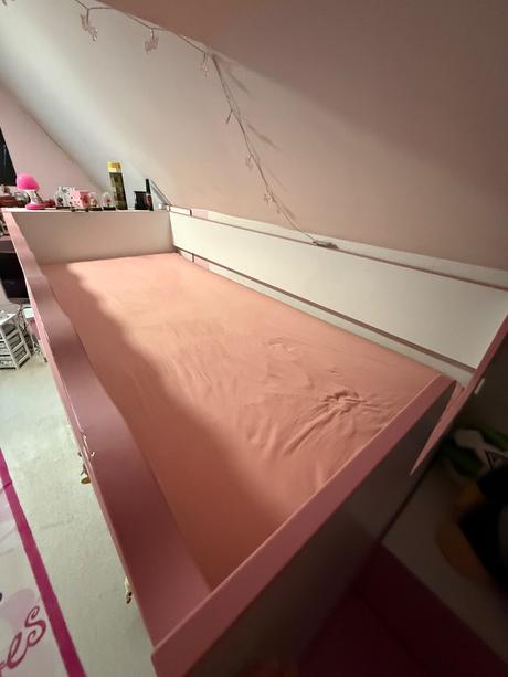 Dievčenský nábytok, 