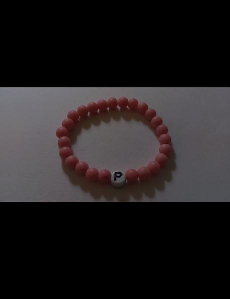 Ručné robené náramky a kľúčenky, 