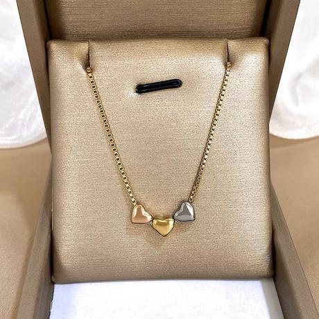 Retiazka s troma srdiečkami z chirurgickej ocele,