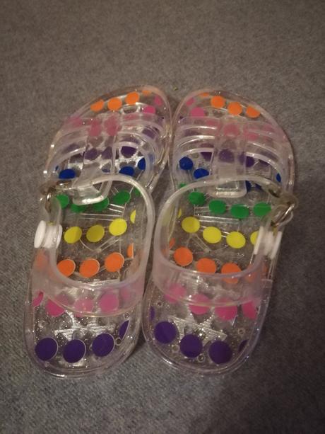 Priesvitne sandalky, 27