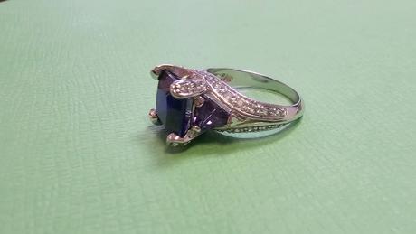 Zdobený dámsky prsteň, 