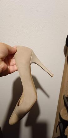 Semisove topanky univers, 38