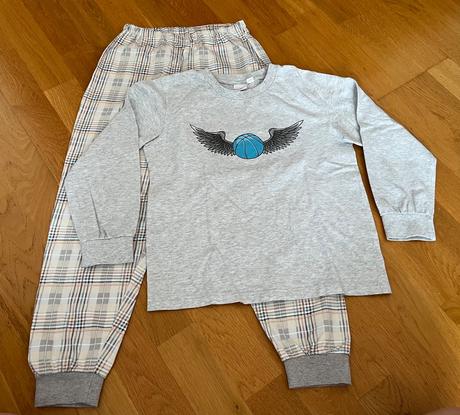 Pyzamko slovenka blede 134, slovenka,134