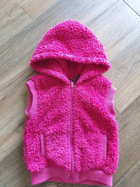 Teplá vesta, just play,92