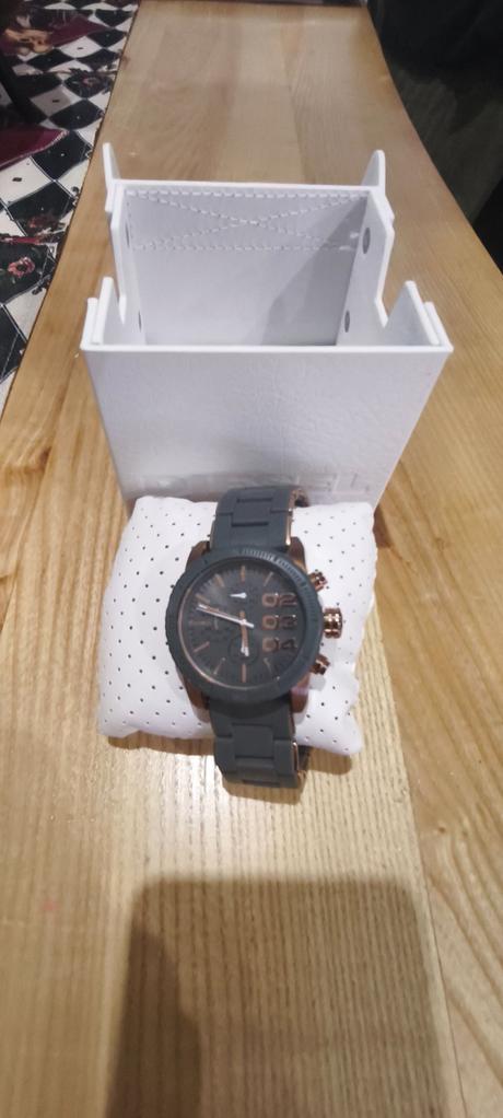 Hodinky diesel, diesel