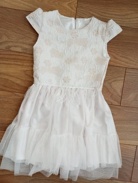 Slávnostné šatky, 122