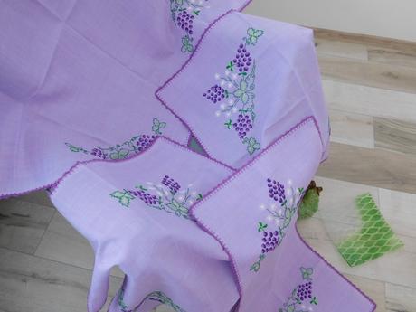 Set obrusov fialová hrozno, ručne vyšitý, 