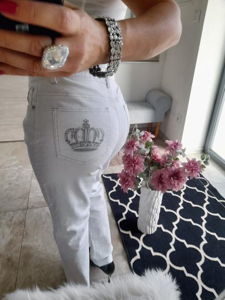 Rifle s vyšitými korunkami-46, 46