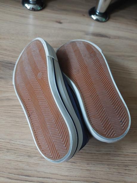 Šnurovacie topánky, 29