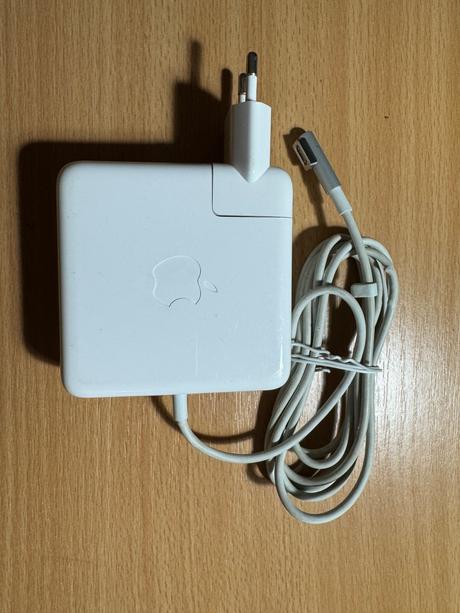 Nabíjačka 85w magsafe k macbook pro (starši typ), apple