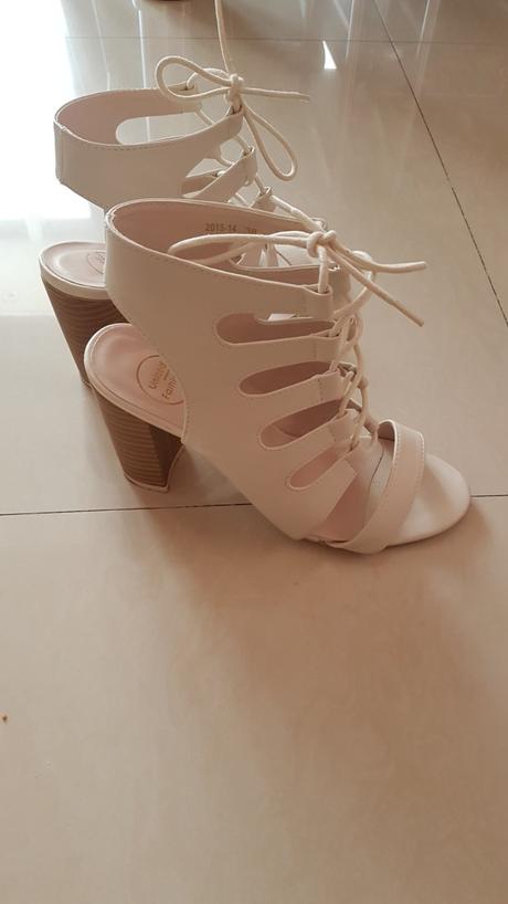 Krémové sandálky, 38