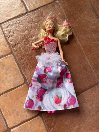 Barbie jahodové saty, 