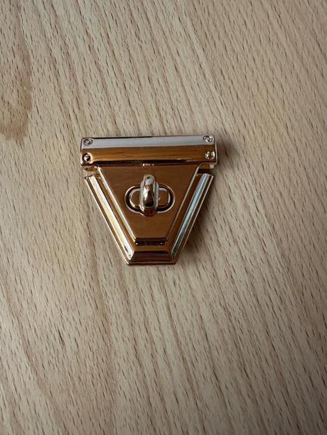 Zapínanie na kabelku, 