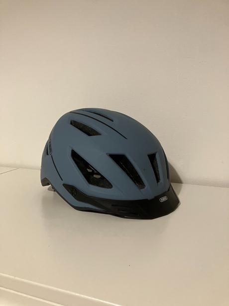 Cyklistická prilba abus, l