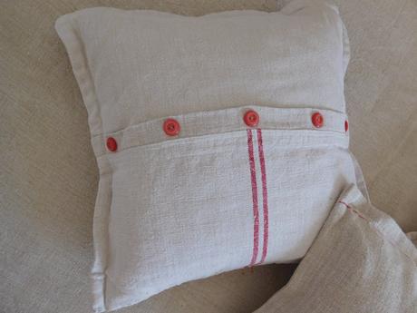 Vankúše menšie , vačšie, podlhovasté,, 