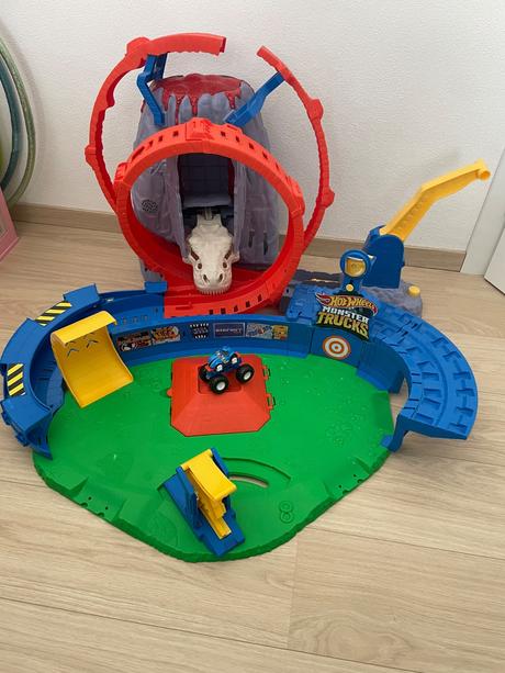 Hot wheels monster truck autodraha, 