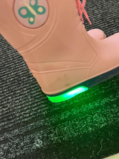 Blikajuce gumáky lupilu 27, lupilu,24