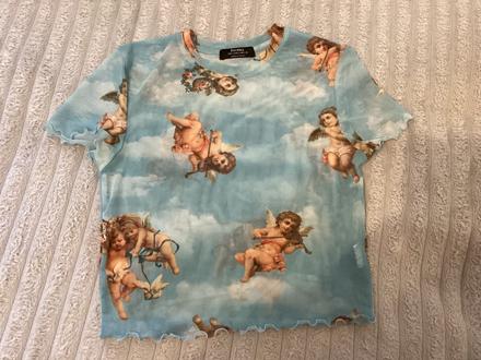 Krásne tenučké krátke  tričko s anjelmi, bershka,s