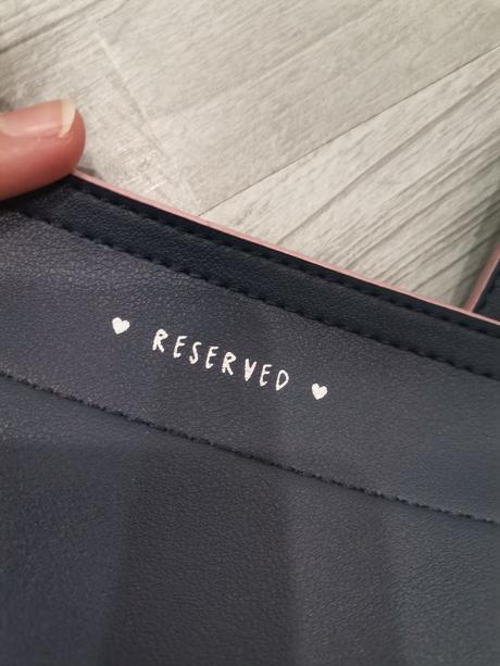 Kabelka reserved, reserved